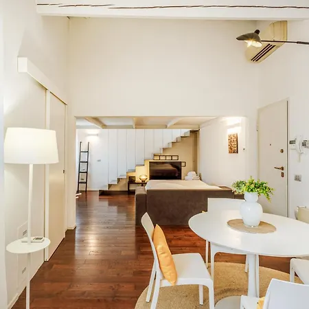 Modena's Graffiti House In The Heart Of Movida Modène