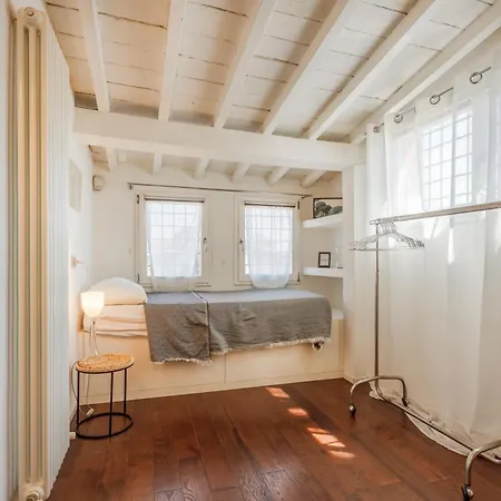 Modena's Graffiti House In The Heart Of Movida * Modène