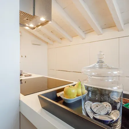 Modena's Graffiti House In The Heart Of Movida * Modène