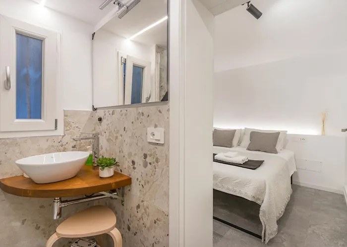 Modena's Graffiti House In The Heart Of Movida Διαμέρισμα