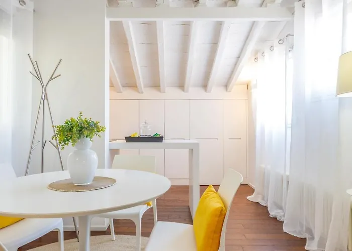 Modena's Graffiti House In The Heart Of Movida Διαμέρισμα